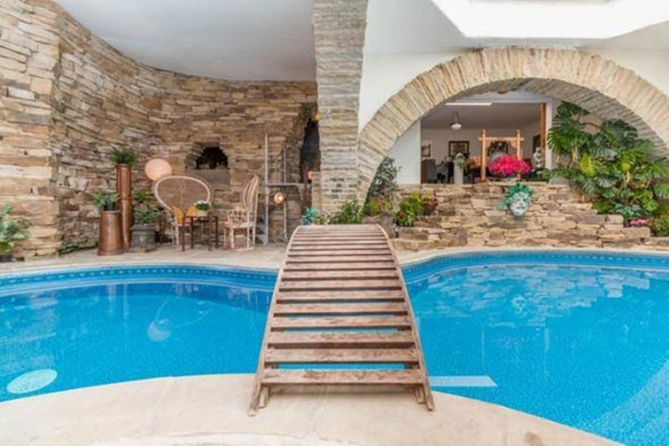 Foto - Yerin altına saray inşa etti!