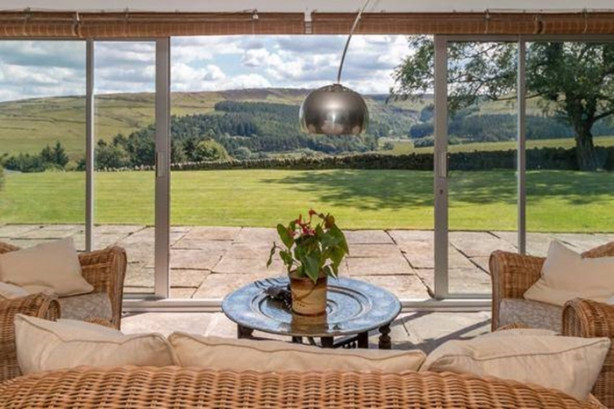 Foto - Yerin altına saray inşa etti!