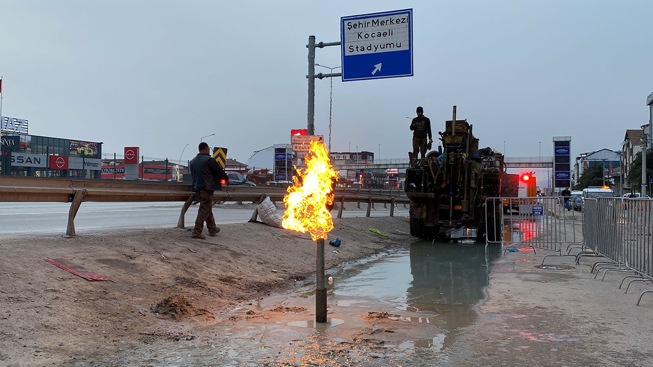 Foto - Yerin altından gaz yine çıktı! 13 gündür yanıyor: 45 metre derinlikte bulundu