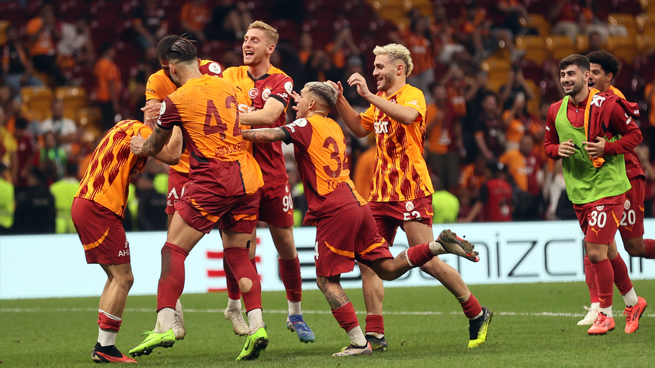 Foto - Yerlerde sürünen perfonması yüzünden gönderilmek isteniyordu ya şimdi! Yunus Akgün zam aldıkça fakirleşti