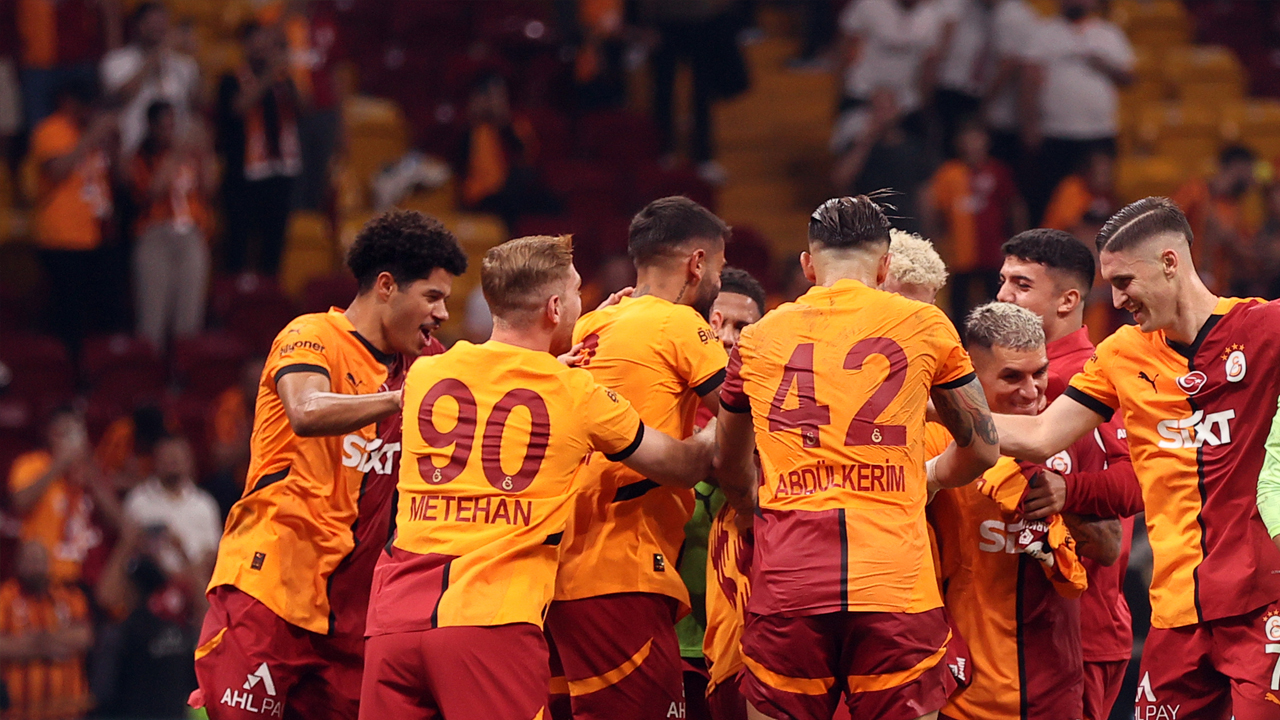 Foto - Yerlerde sürünen perfonması yüzünden gönderilmek isteniyordu ya şimdi! Yunus Akgün zam aldıkça fakirleşti