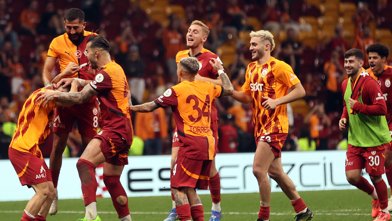 Foto - Yerlerde sürünen perfonması yüzünden gönderilmek isteniyordu ya şimdi! Yunus Akgün zam aldıkça fakirleşti