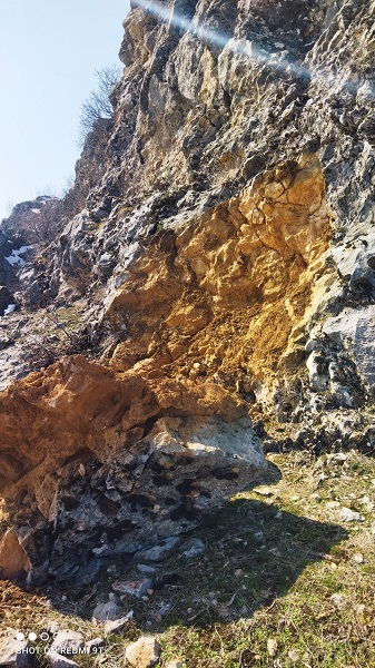 Foto - Yerleşim yerlerinin çok yakınında! Deprem bitti ama orada tehlike bitmedi