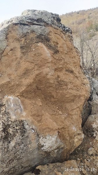 Foto - Yerleşim yerlerinin çok yakınında! Deprem bitti ama orada tehlike bitmedi