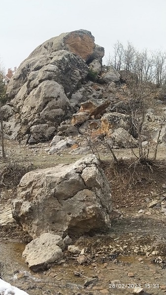 Foto - Yerleşim yerlerinin çok yakınında! Deprem bitti ama orada tehlike bitmedi