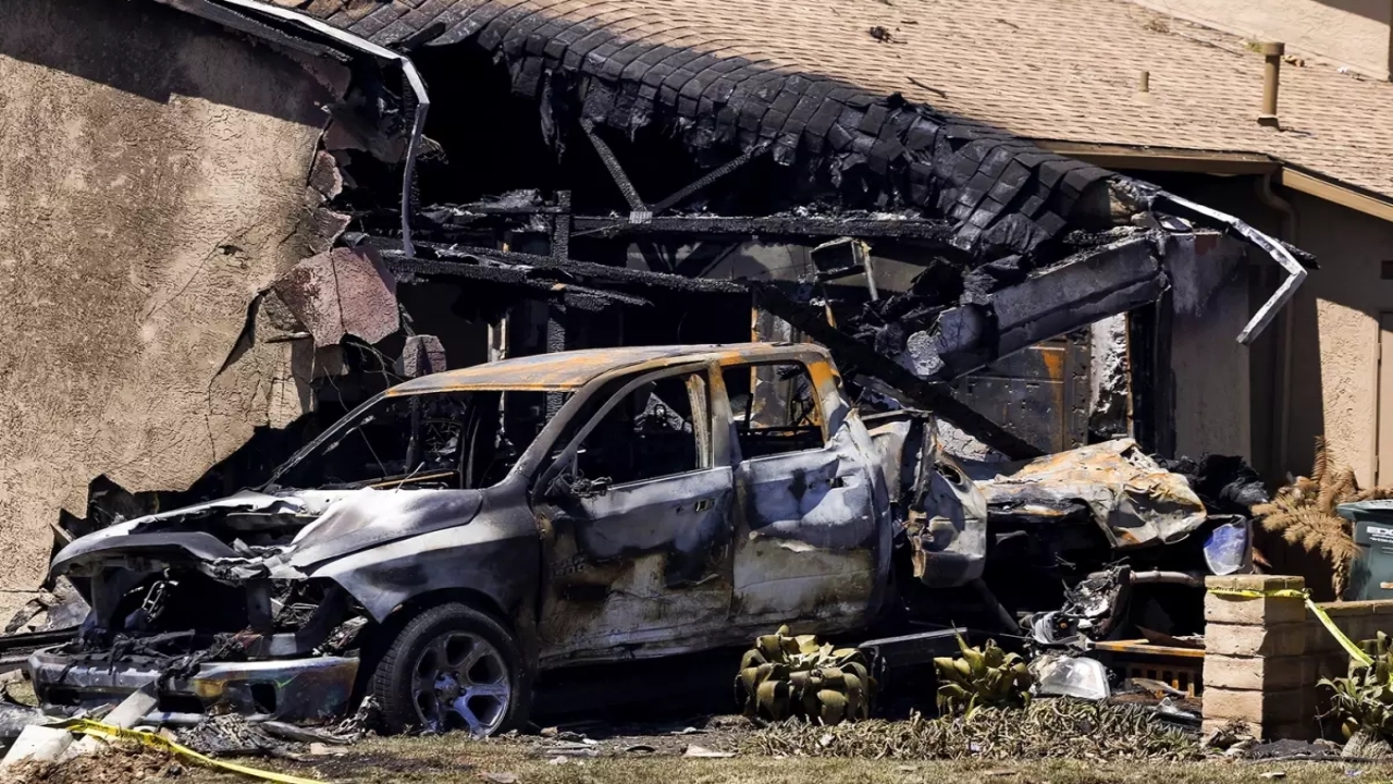 Foto - Yerleşkede asker aileleri yaşıyordu! O şehirde yerleşim yerine uçak düştü! Ölüler ve yaralılar var