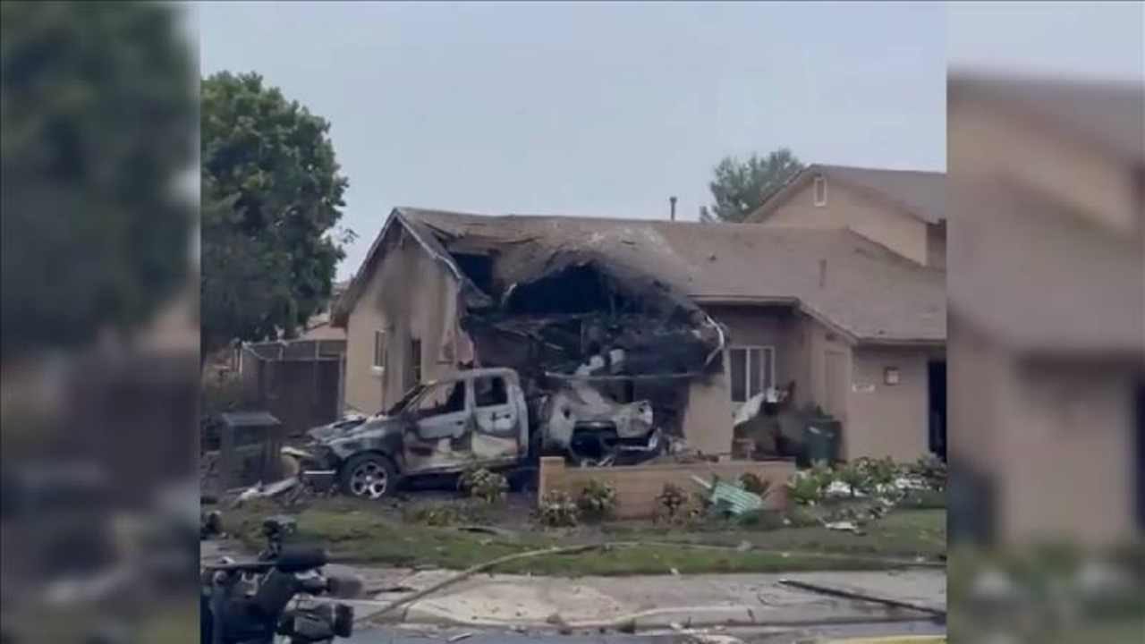 Foto - Yerleşkede asker aileleri yaşıyordu! O şehirde yerleşim yerine uçak düştü! Ölüler ve yaralılar var