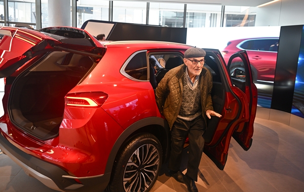 Foto - Yerli otomobil TOGG'a yoğun ilgi: Vatandaşlar resmen akın etti