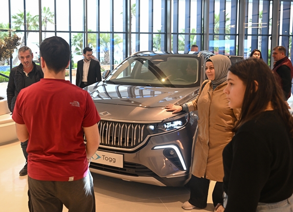 Foto - Yerli otomobil TOGG'a yoğun ilgi: Vatandaşlar resmen akın etti