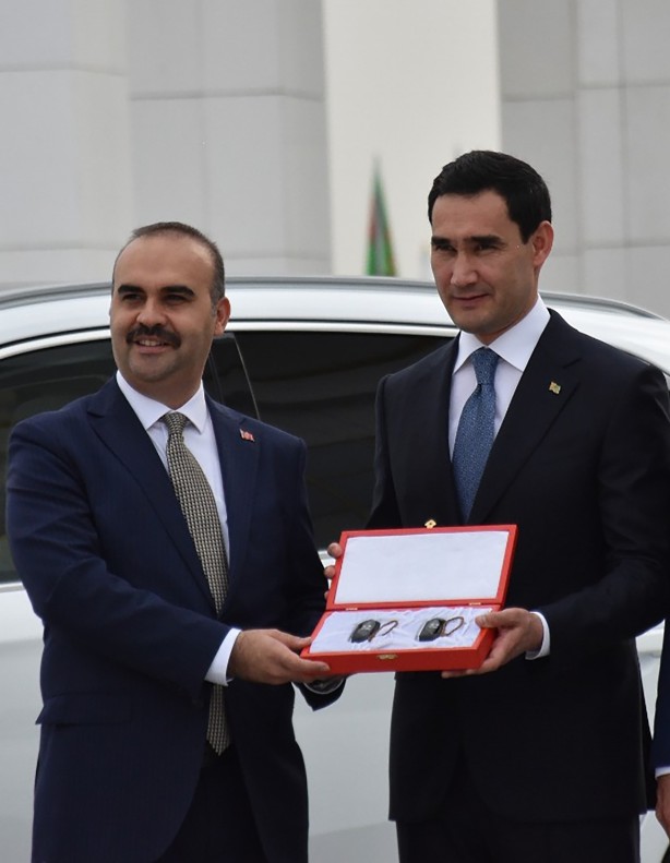 Foto - Yerli otomobil TOGG'un her tarafına un serptiler! Sebebini duyanlar şaşkına döndü