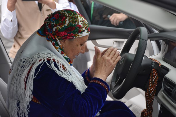 Foto - Yerli otomobil TOGG'un her tarafına un serptiler! Sebebini duyanlar şaşkına döndü