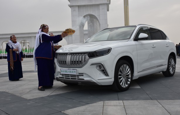 Foto - Yerli otomobil TOGG'un her tarafına un serptiler! Sebebini duyanlar şaşkına döndü
