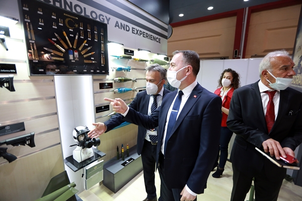 Foto - Yerli silahlara komşudan büyük ilgi