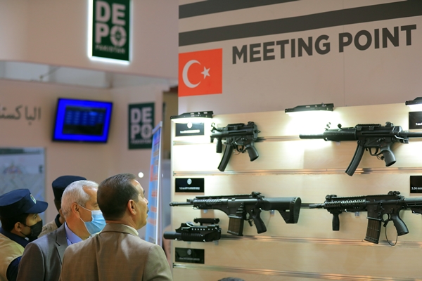 Yerli silahlara komşudan büyük ilgi