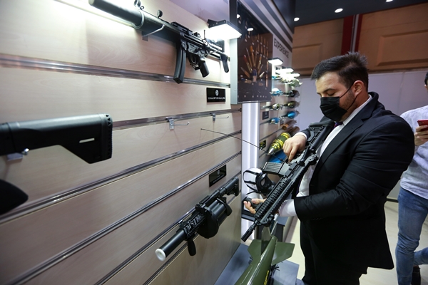 Foto - Yerli silahlara komşudan büyük ilgi