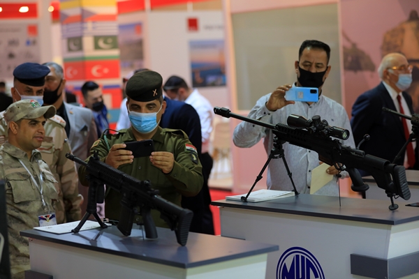 Foto - Yerli silahlara komşudan büyük ilgi