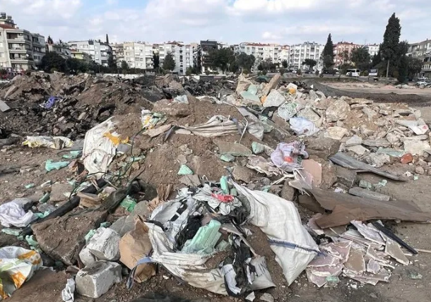 Foto - Yeşil alan yapacağız dedi çöplüğe çevirdi