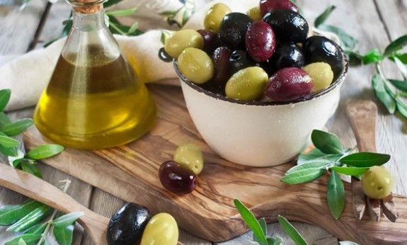Foto - Yeşil zeytin mi, Siyah zeytin mi ? Sağlıklı olan hangisi