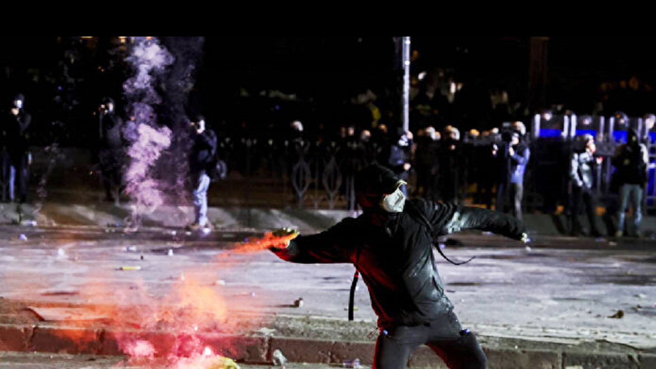 Foto - Yeşilçam’ı bırak Saraçhane’ye bak Ediz Efendi! Bunları yapan savunduğun gençlik işte…