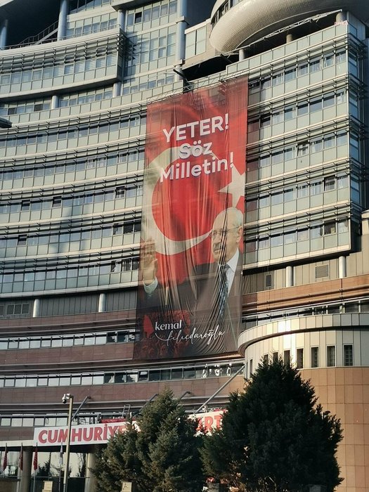 Foto - ‘Yeter Söz Milletin’ afişini hazırlayan Selçuk Milar: CHP beni sürgüne gönderdi