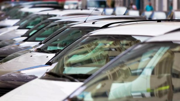 Foto - Yetişen alıyor: 50 bin TL'den başlıyor! Kapış kapış giden ikinci el otomobiller