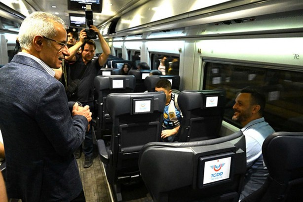 Foto - YHT ile 52 ilimiz daha birbirine bağlanıyor! Taşınan yolcu sayısı 80 milyona yaklaştı 