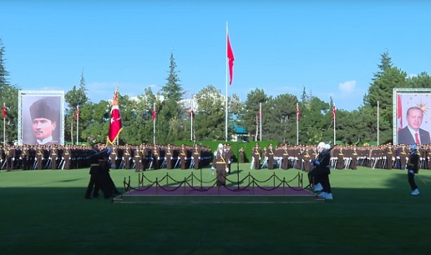 Foto - Yiğit Bulut'tan AK Parti'de büyük bir kesimi rahatsız eden sözler