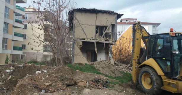 Foto - Yıkın talimatı! Uyuşturucu yuvalarına balyoz indiriliyor