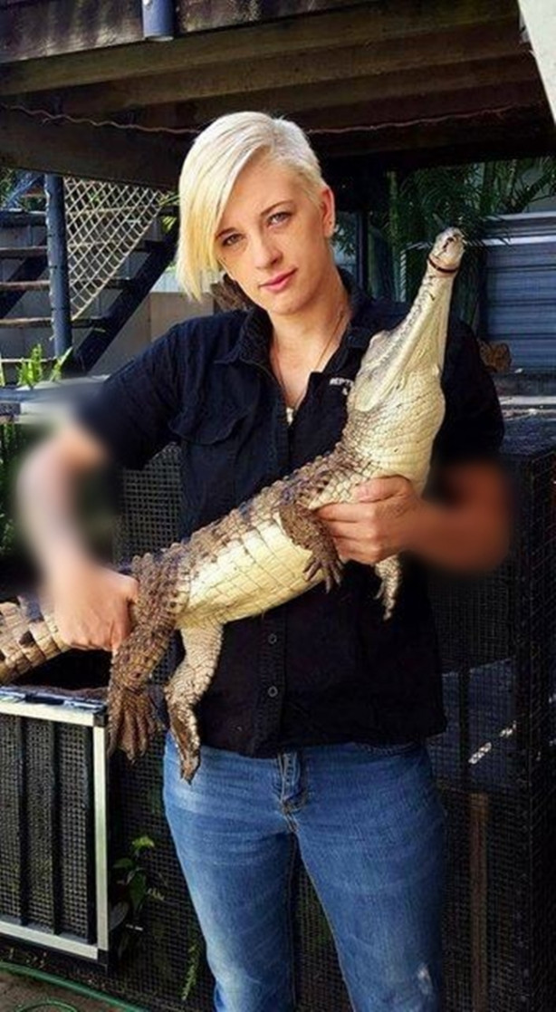 Foto - Yılanları elleriyle avlıyor 