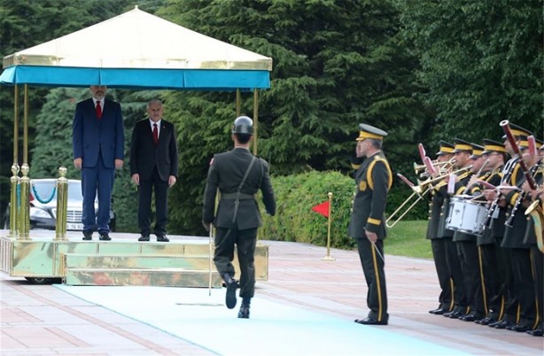 Foto - Yıldırım, en uzun başbakanı karşıladı