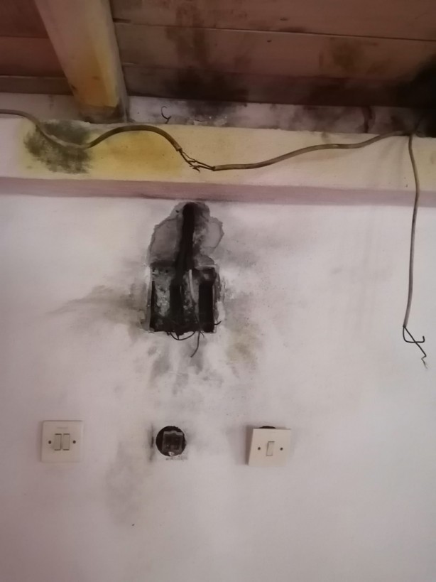 Foto - Yıldırım isabet eden camide hasar oluştu