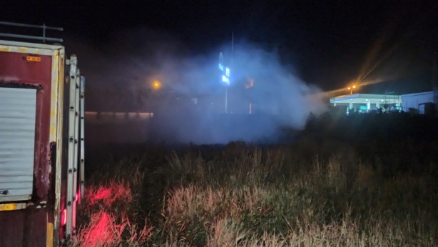 Foto - Yıldırımın düştüğü tarla alev alev yandı