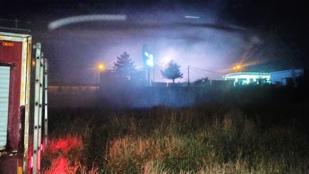 Foto - Yıldırımın düştüğü tarla alev alev yandı