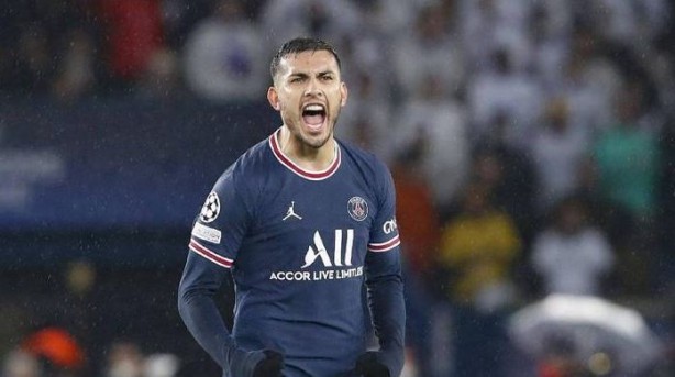 Yıldız futbolcu Galatasaray'a imza atıyor