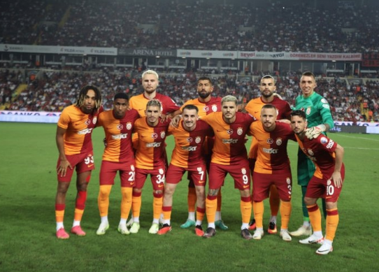 Yıldız isme dev teklif! Galatasaray'dan yine bomba transfer harekatı...