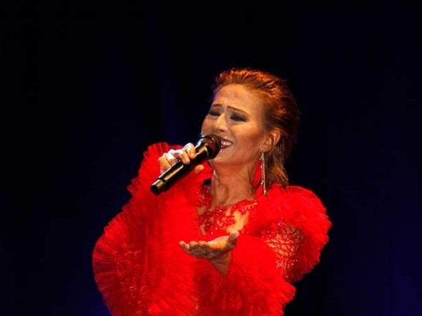 Yıldız Tilbe'nin konserinde tepki çeken görüntüler