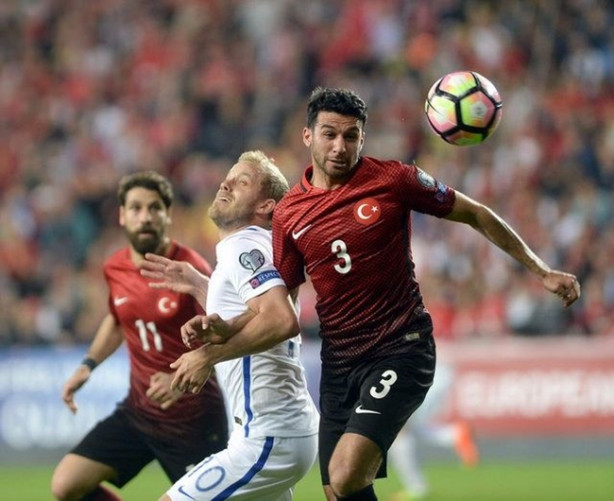 Foto - Yıldız Türk futbolcuların bonservis bedelleri