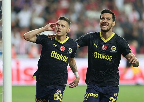 Foto - Yılın son bombası patlıyor! Fenerbahçe'den Galatasaray'a dev transfer çalımı