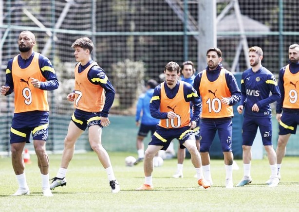 Yılın transferi için sürpriz hamle başlıyor... Jesus dizlerini dövecek!