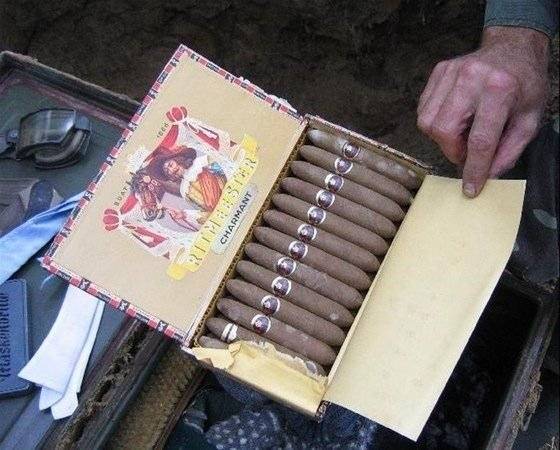 Foto - Yıllar önce gömülen sandığın içinden çıkanlar şok etti! Herkes para, altın bekliyordu, bin kat daha değerlisi çıktı! Bakın ne