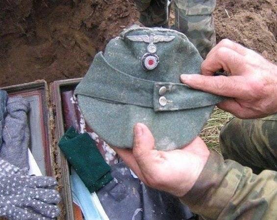 Foto - Yıllar önce gömülen sandığın içinden çıkanlar şok etti! Herkes para, altın bekliyordu, bin kat daha değerlisi çıktı! Bakın ne