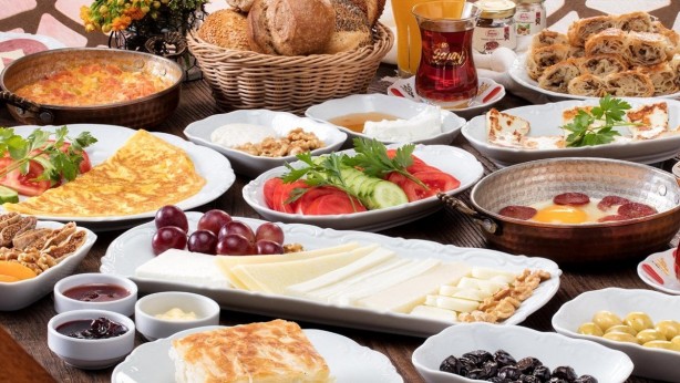 Yıllarca zararlarını bilmeden yedik! Bu kahvaltılıkları evinize bile sokmayın! İşte kanserin elebaşı yiyecekler