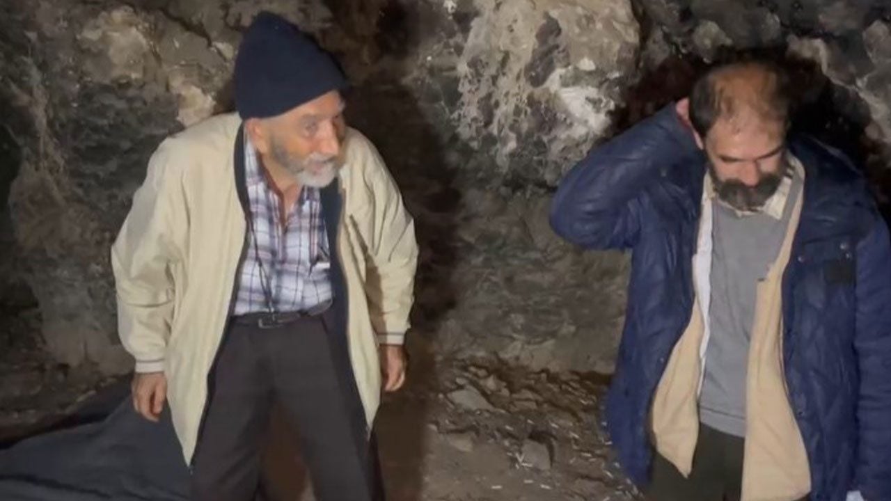 Yıllardır mağarada yaşıyordu! 83 yaşındaki babası kilometrelerce yol gelip oğlunu aldı 