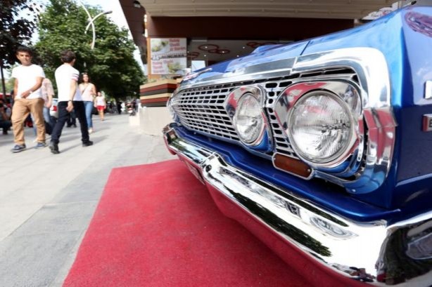 Foto - Yıllardır samanlıkta bekleyen Chevrolet'in son hali