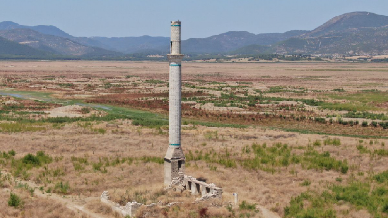 Foto - Yılmaz Özdil’e acı ders! ‘Bidon kafa’nın şehrinde bidona hücum