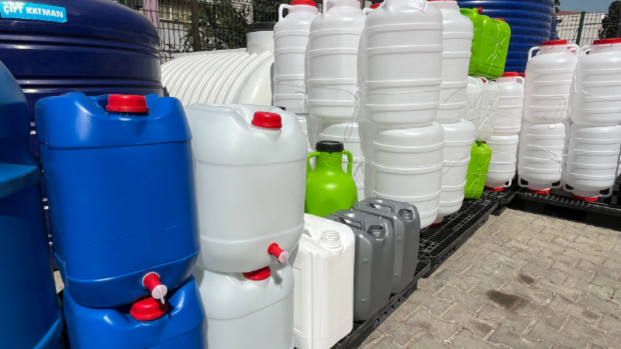 Foto - Yılmaz Özdil’e acı ders! ‘Bidon kafa’nın şehrinde bidona hücum