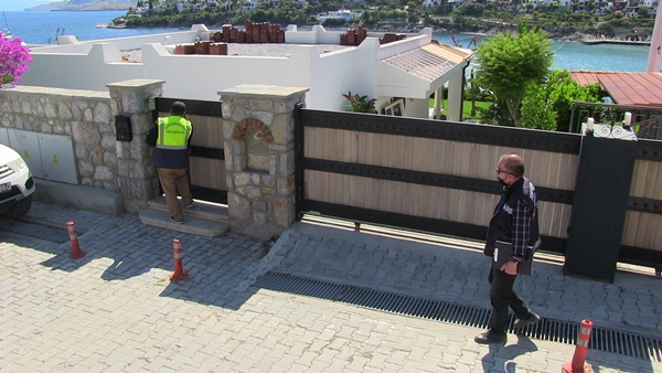 Foto - Yılmaz Özdil'in kaçak villasında kibar yıkım: Pencere ve pervazlar özenle söküldü