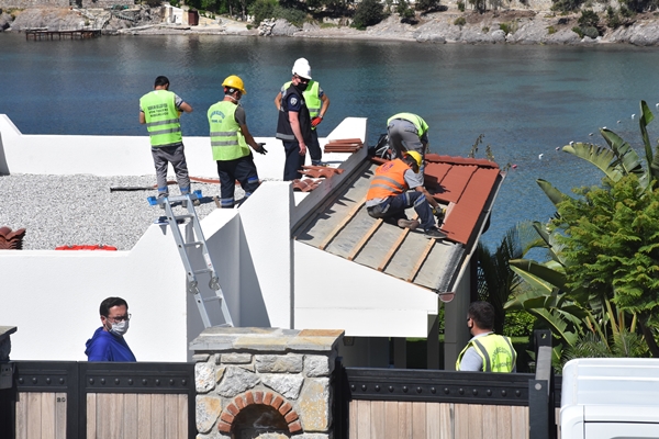 Foto - Yılmaz Özdil'in kaçak villasında kibar yıkım: Pencere ve pervazlar özenle söküldü