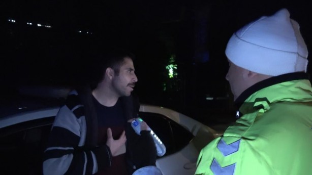 Foto - Yine alkol yine rezillik! Ayakta duramıyor ettiği laflara bakın