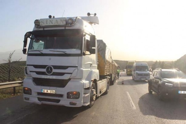 Foto - Yine aynı kaza! Karı, koca, yeğen, torun... 4 kişi bu arabada can verdi